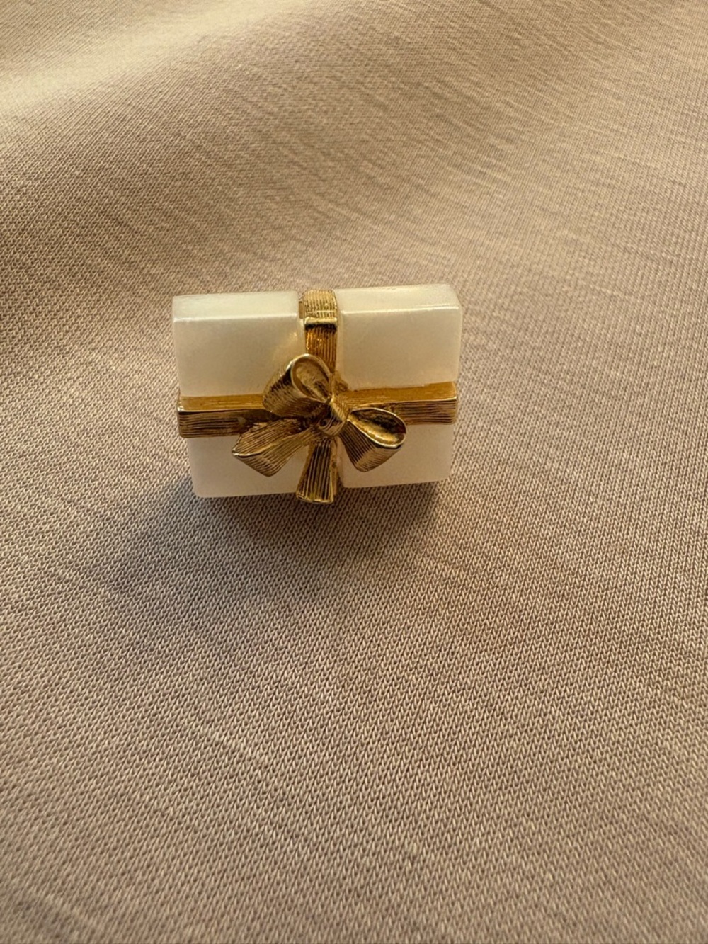 Vintage Avon 1979 Surprise Package Pin